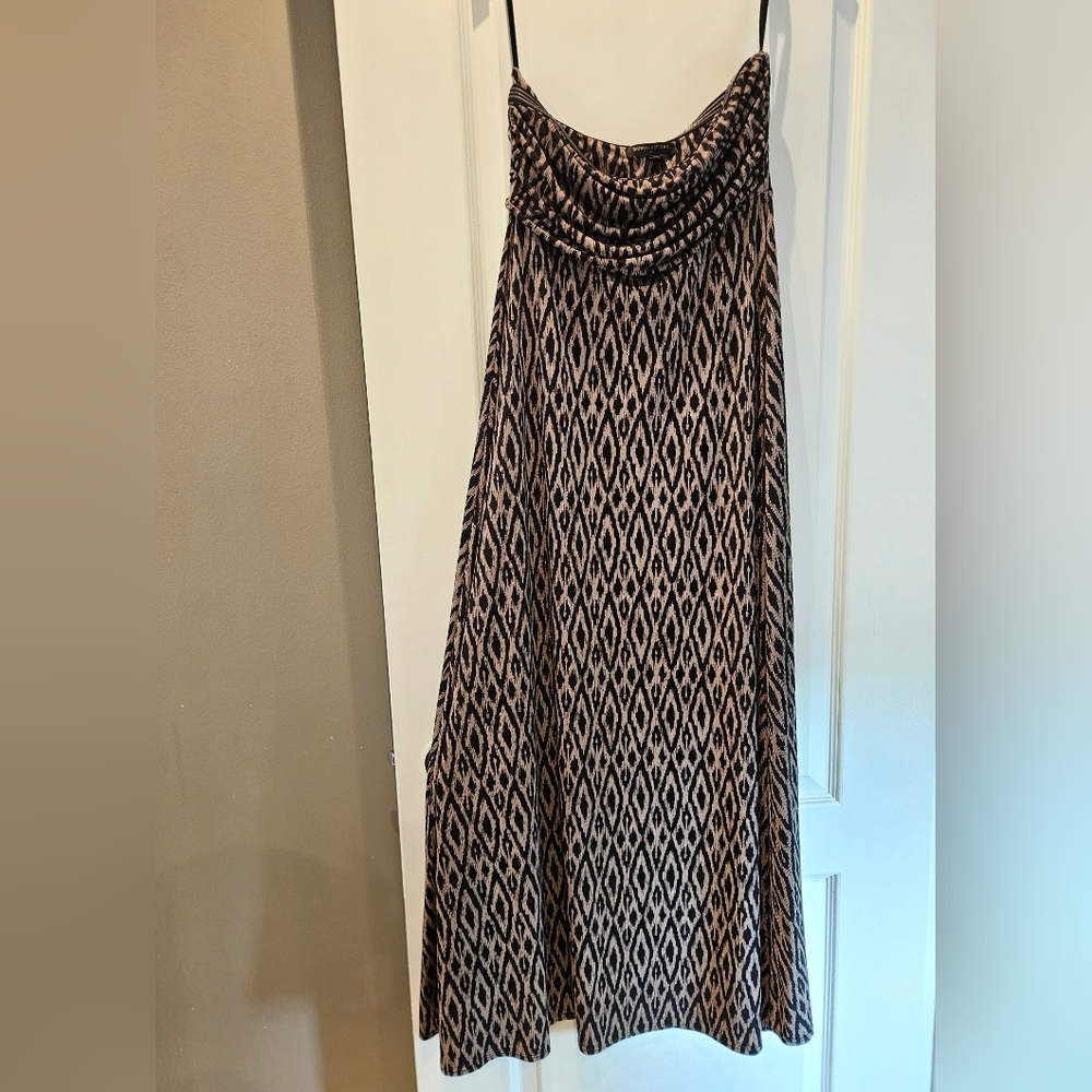 Elegant Black and Cream Patterned Dress